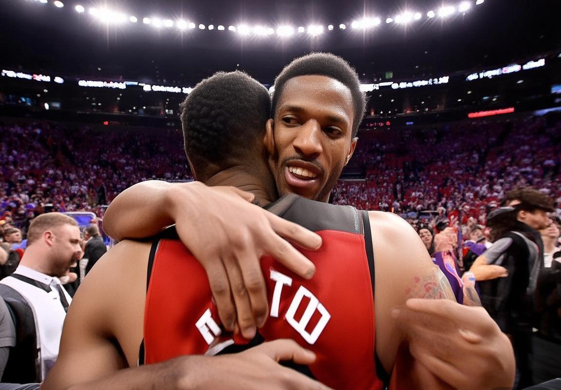 2019快船猛龙赛后温情拥抱：体育精神与友谊之光