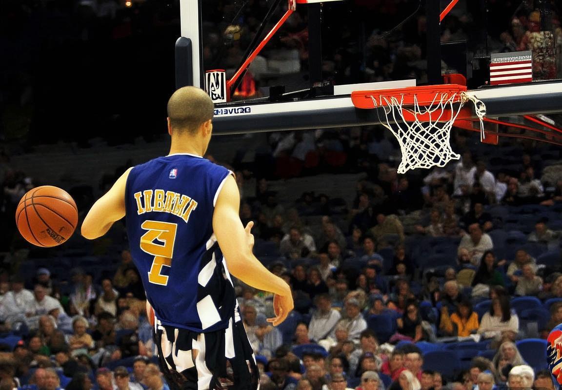 雷霆火箭系列赛：NBA经典对决解析(图2)